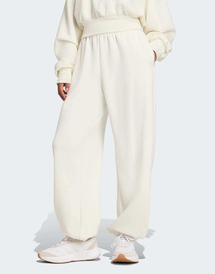 adidas Performance - Soft Lux - Locker geschnittene Hose in Wollweiß adidas Performance - Soft Lux - Locker geschnittene Hose in Wollweiß von adidas performance