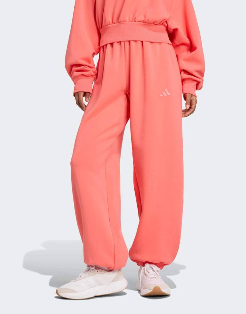 adidas Performance - Soft Lux - Loose-Fit-Hose in Semi Turbo-Rot von adidas performance