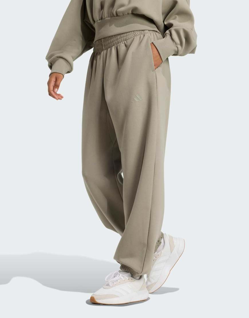 adidas Performance - Soft Lux - Loose-Fit-Hose in Silver Pebble-Silber adidas Performance - Soft Lux - Loose-Fit-Hose in Silver Pebble-Silber von adidas performance