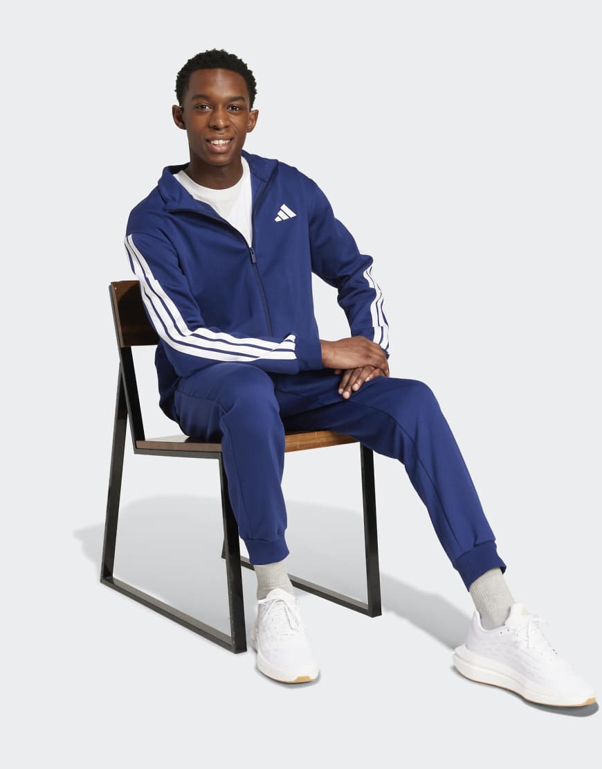adidas Performance - Sportswear - Basic-Trainingshose aus Fleece in Dunkelblau mit drei Streifen von adidas performance