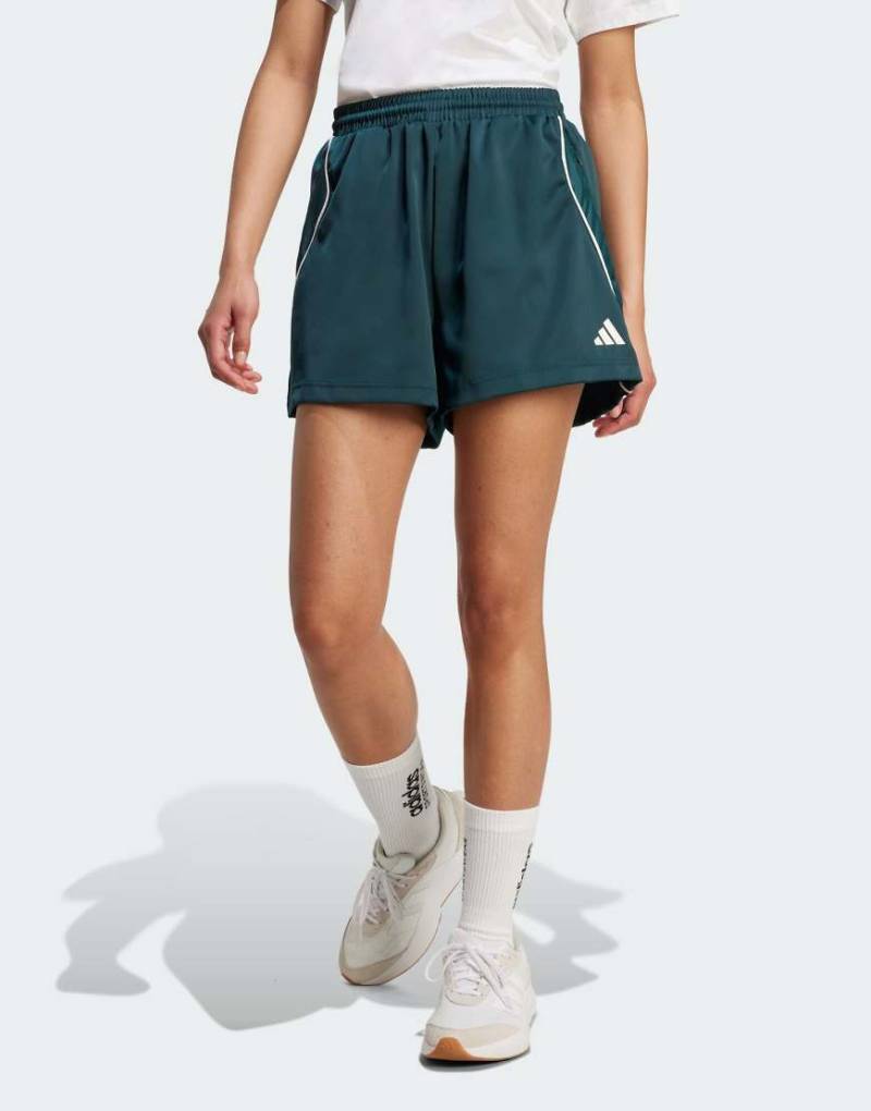 adidas Performance - Stadium - Shorts in Aurora Ivy/Wollweiß-Grün von adidas performance
