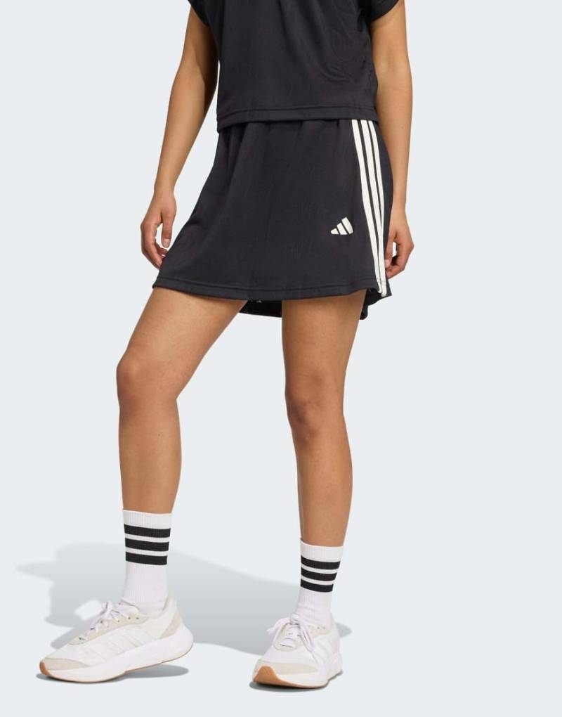 adidas Performance - Stadium - Tennis-Rock mit integrierten Shorts in Schwarz / Wollweiß mit Jacquardmuster von adidas performance