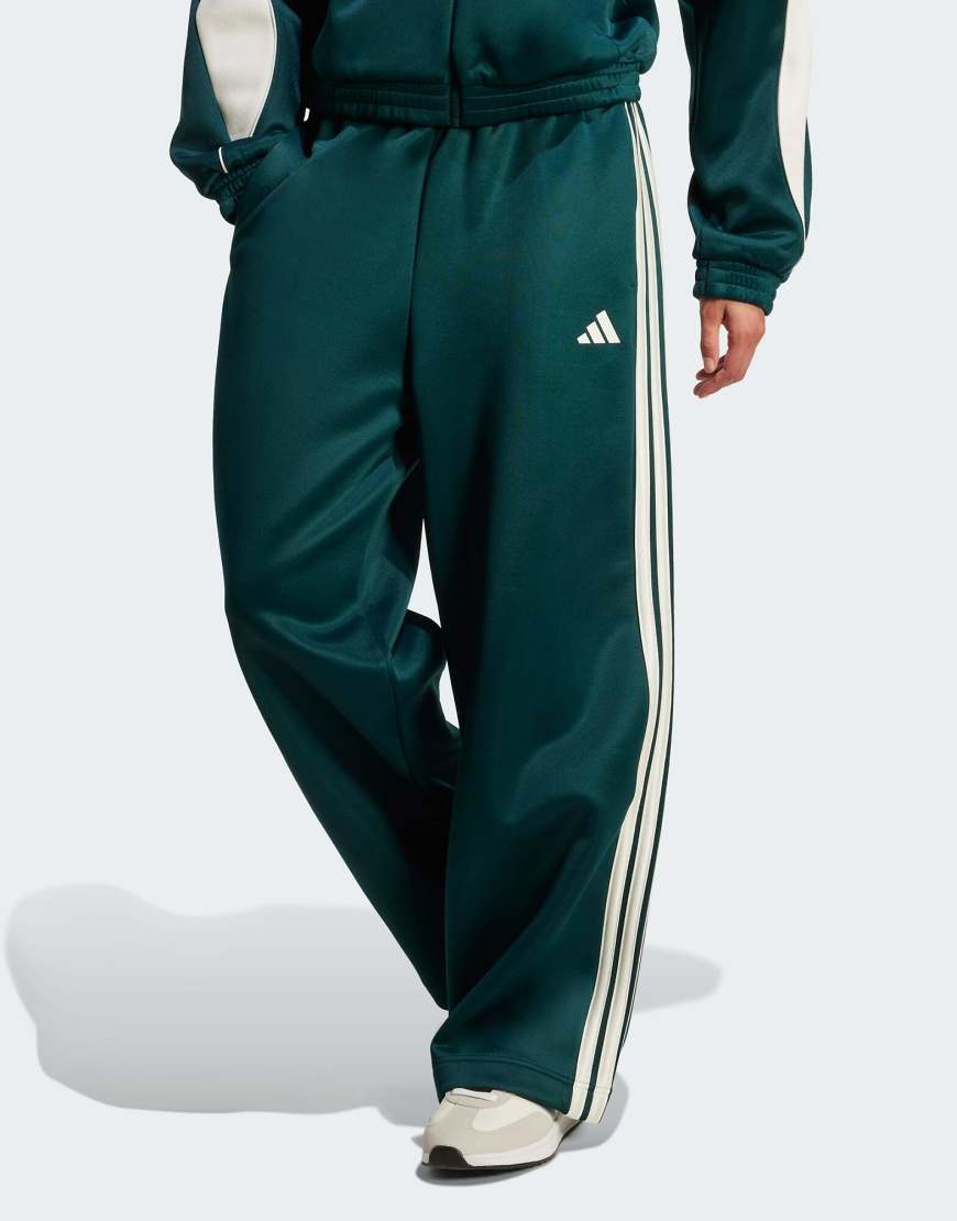 adidas Performance - Stadium - Trainingshose in Aurora Ivy / Wollweiß mit 3 Streifen-Grün von adidas performance