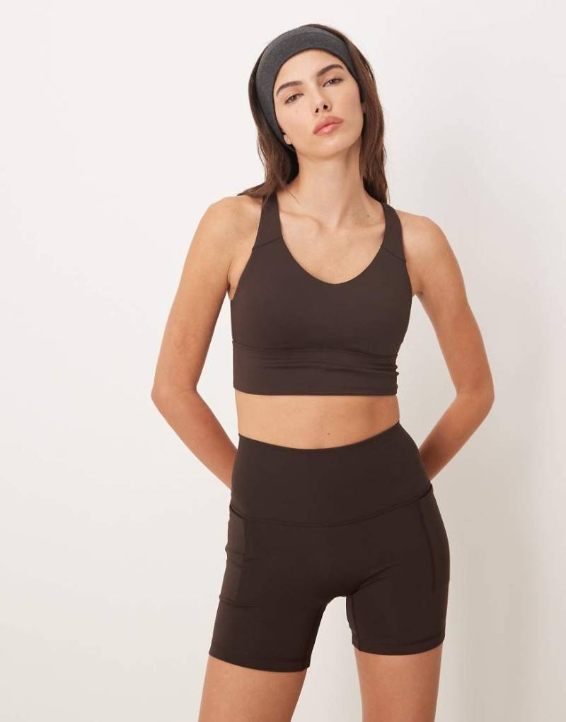 adidas Performance - Studios - Booty-Shorts in Braun mit drei Streifen-Brown adidas Performance - Studios - Booty-Shorts in Braun mit drei Streifen-Brown von adidas performance
