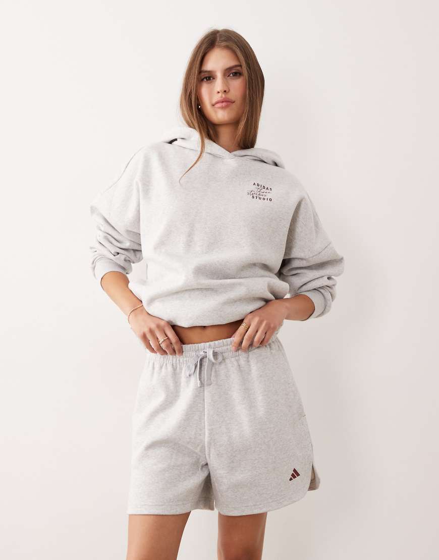 adidas Performance - Studios - Jersey-Shorts in Grau mit den drei Streifen von adidas performance