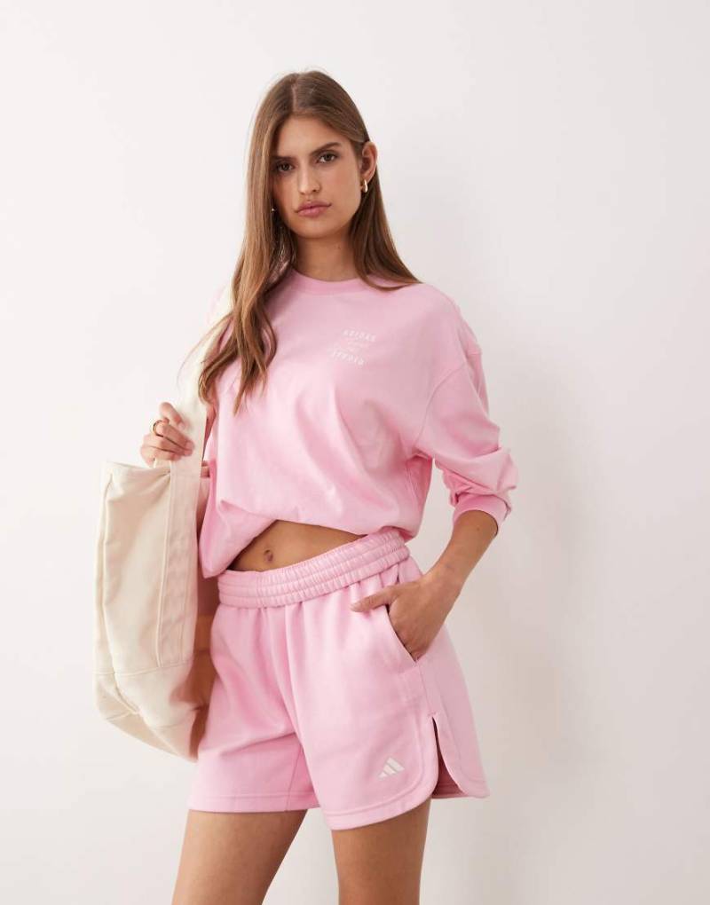 adidas Performance - Studios - Jersey-Shorts in Rosa mit den drei Streifen von adidas performance