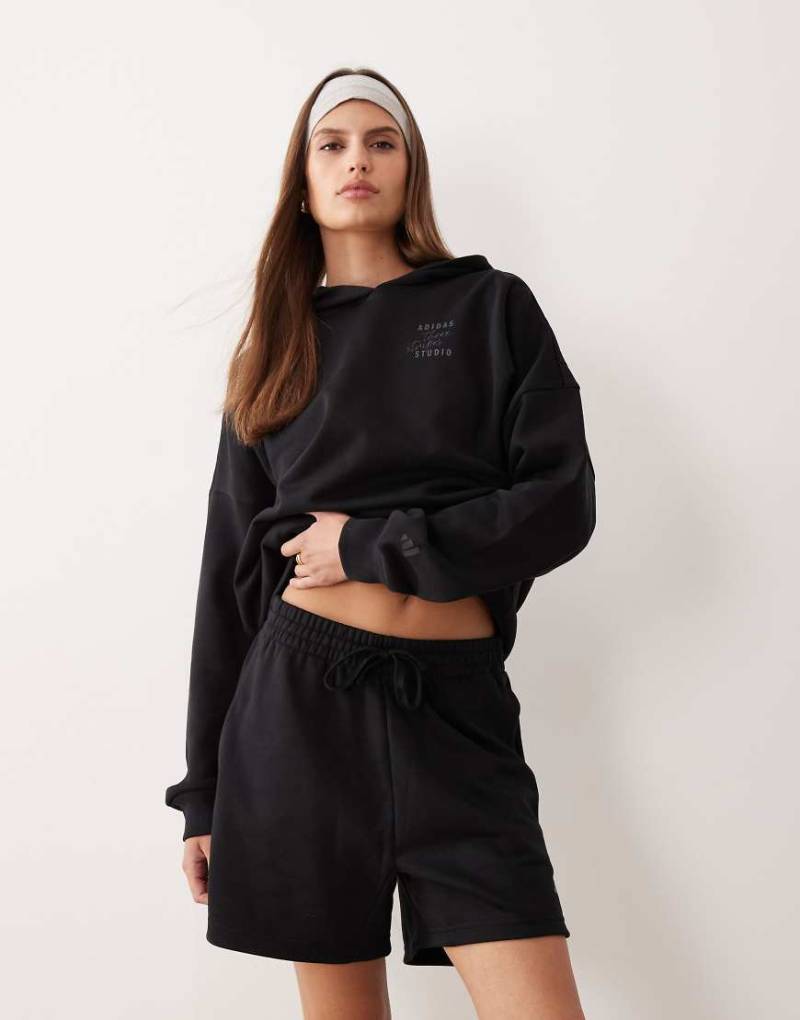 adidas Performance - Studios - Jersey-Shorts in Schwarz mit den drei Streifen von adidas performance