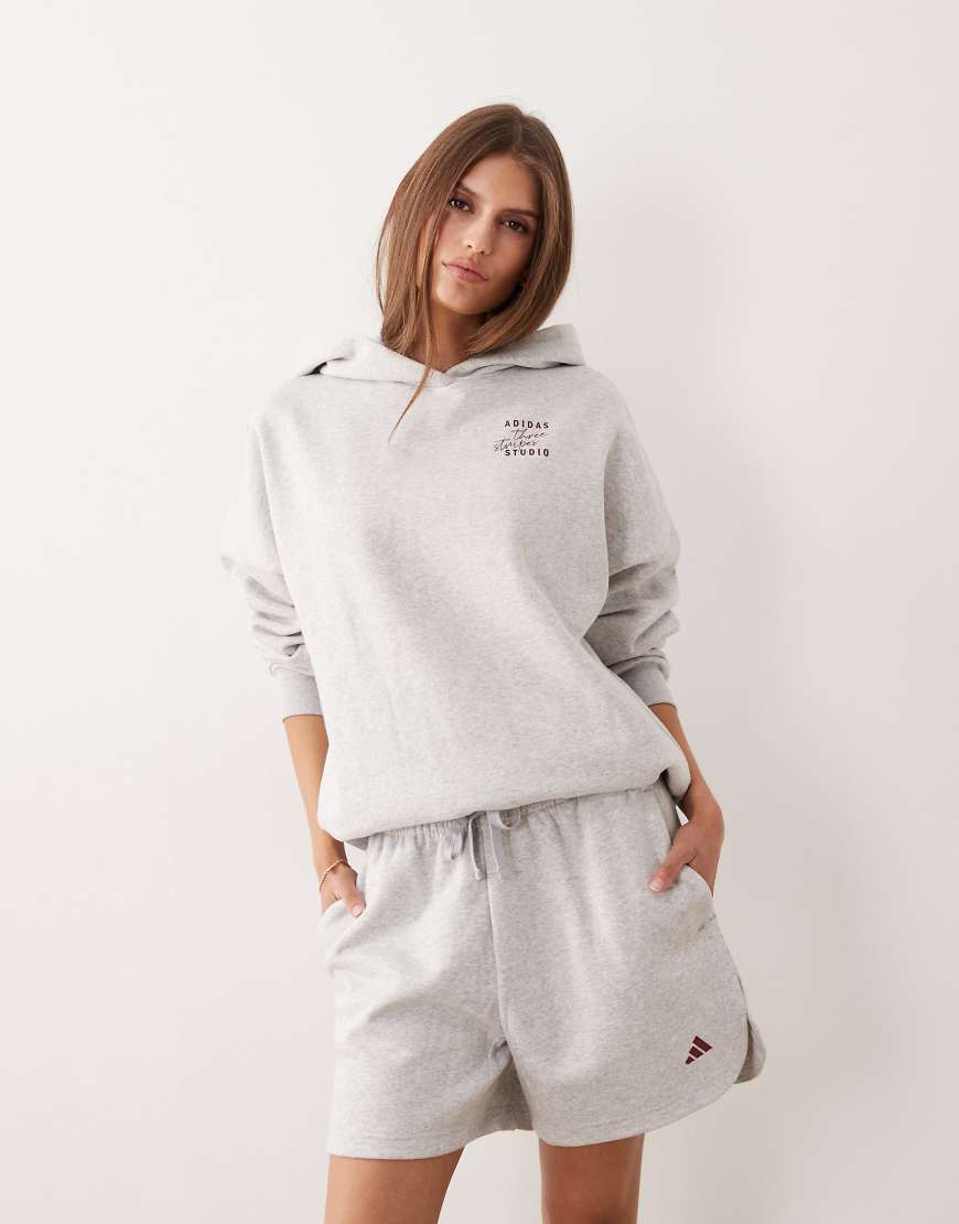 adidas Performance - Studios - Kapuzenpullover in Grau mit den drei Streifen von adidas performance
