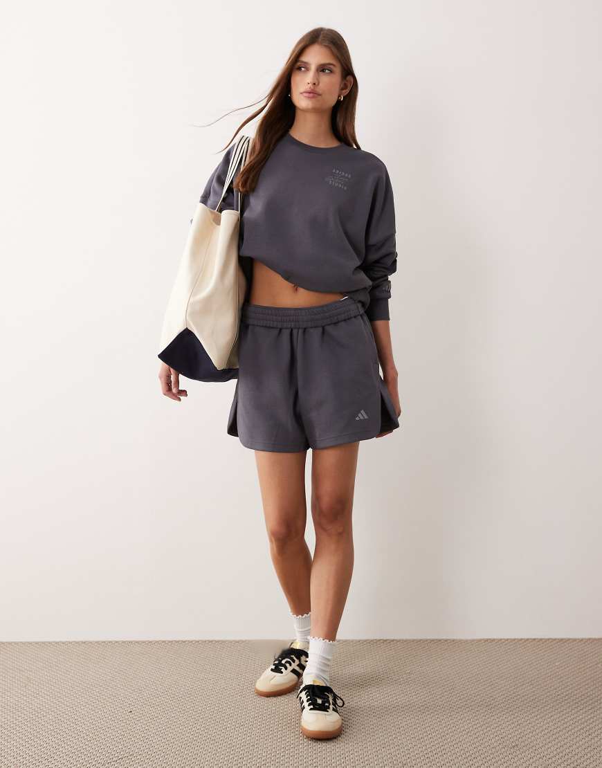 adidas Performance - Studios - Shorts aus Jersey in Schieferblau mit drei Streifen-Marineblau von adidas performance