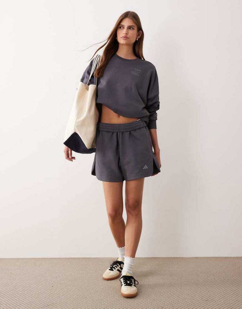 adidas Performance - Studios - Shorts aus Jersey in Schieferblau mit drei Streifen-Marineblau von adidas performance