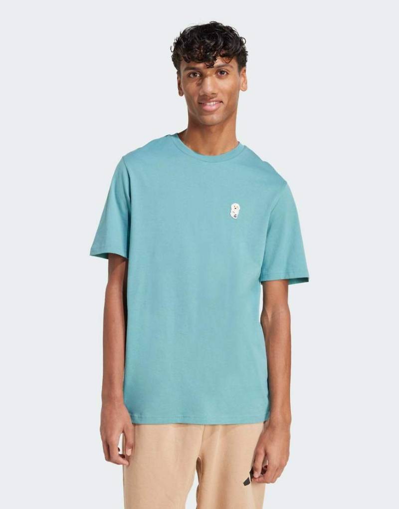 adidas Performance - T-Shirt in Preloved Teal mit Hundesocken-Grafikaufnäher-Blau von adidas performance