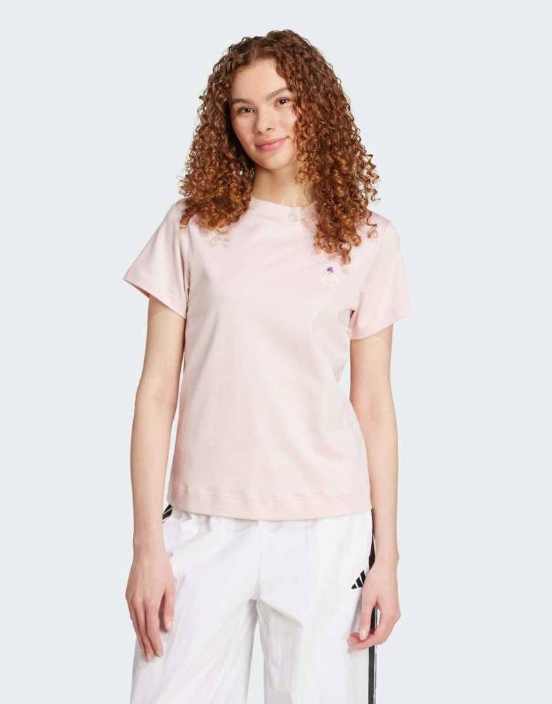 adidas Performance - T-Shirt in Sandy Pink mit Katzen-Aufnäher-Rosa von adidas performance