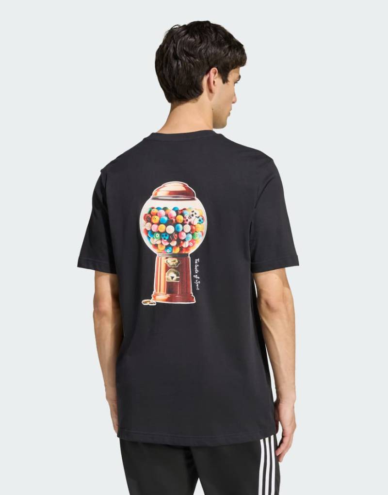 adidas Performance - T-Shirt in Schwarz mit Kaugummiautomat-Print von adidas performance