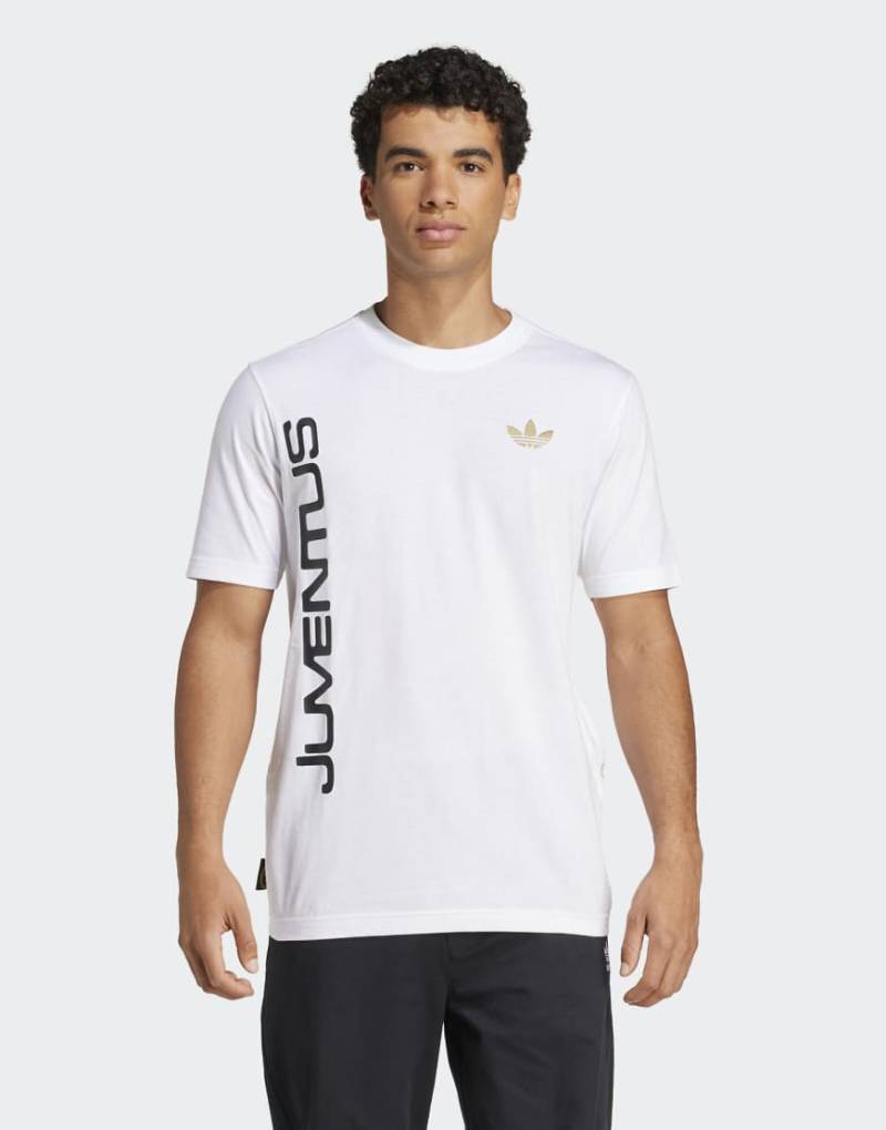 adidas Performance - T-Shirt in Weiß / Dunkel / Fußball-Gold mit „Juventus"-Grafik von adidas performance