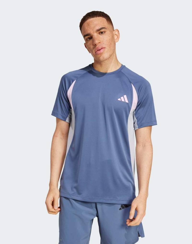 adidas Performance - Tech Apparel - Farbblock-T-Shirt in Preloved Ink-Blau von adidas performance