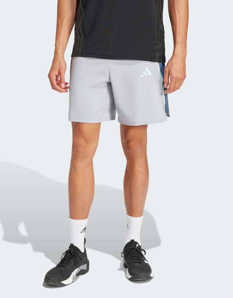adidas Performance - Tech Apparel Farblock-Shorts in Halo Silver-Silber von adidas performance