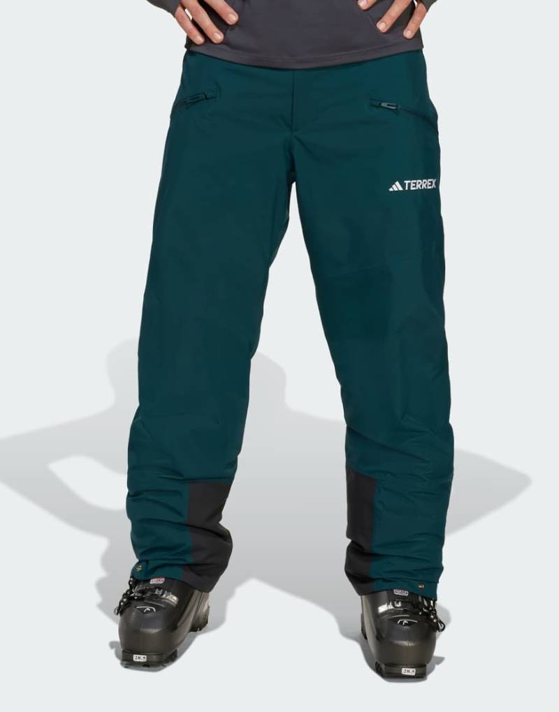 adidas Performance - Terrex Multi - 2-lagige, gefütterte Climaproof-Hose in Aurora Ivy-Grün von adidas performance
