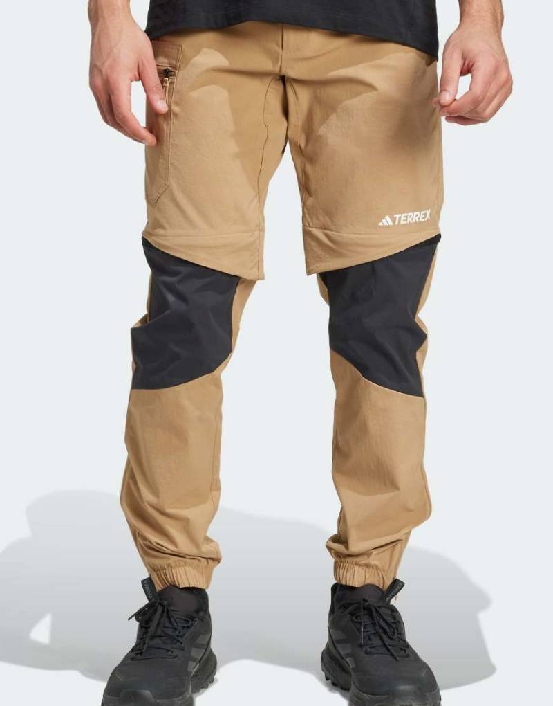 adidas Performance - Terrex Utilitas - Wanderhose in Cardboard mit abnehmbarem Beinteil-Brown von adidas performance
