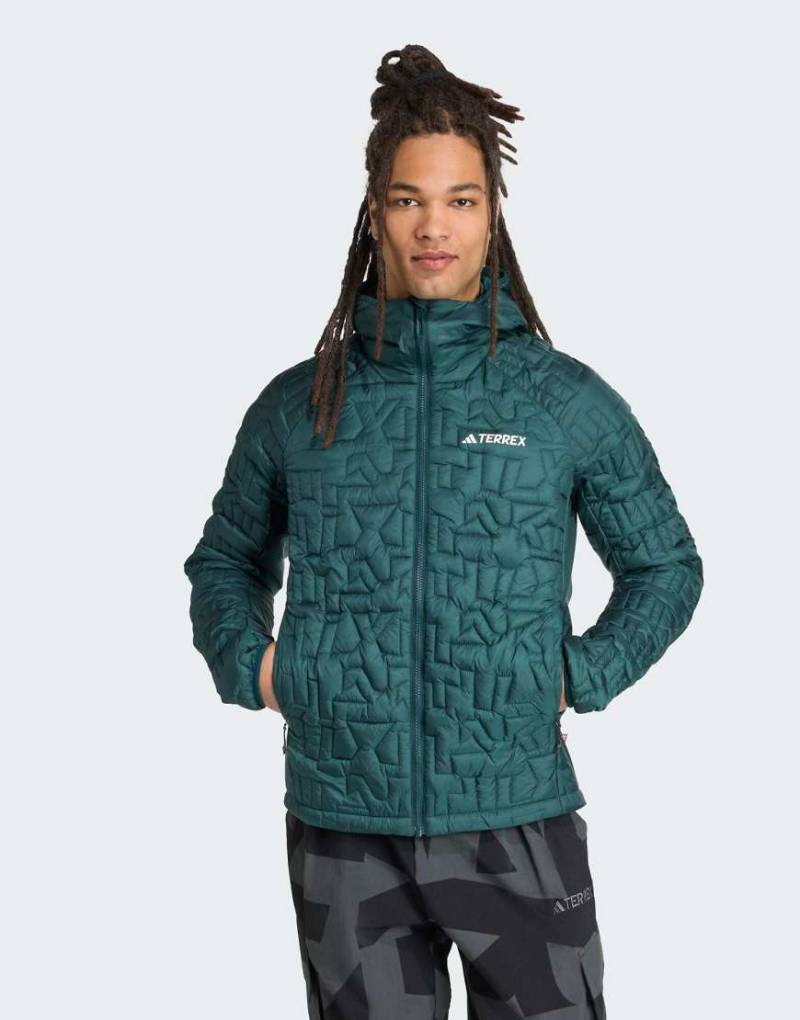 adidas Performance - Terrex Xperior Primaloft - Locker geschnittene, isolierte Kapuzenjacke in Aurora Ivy-Grün von adidas performance