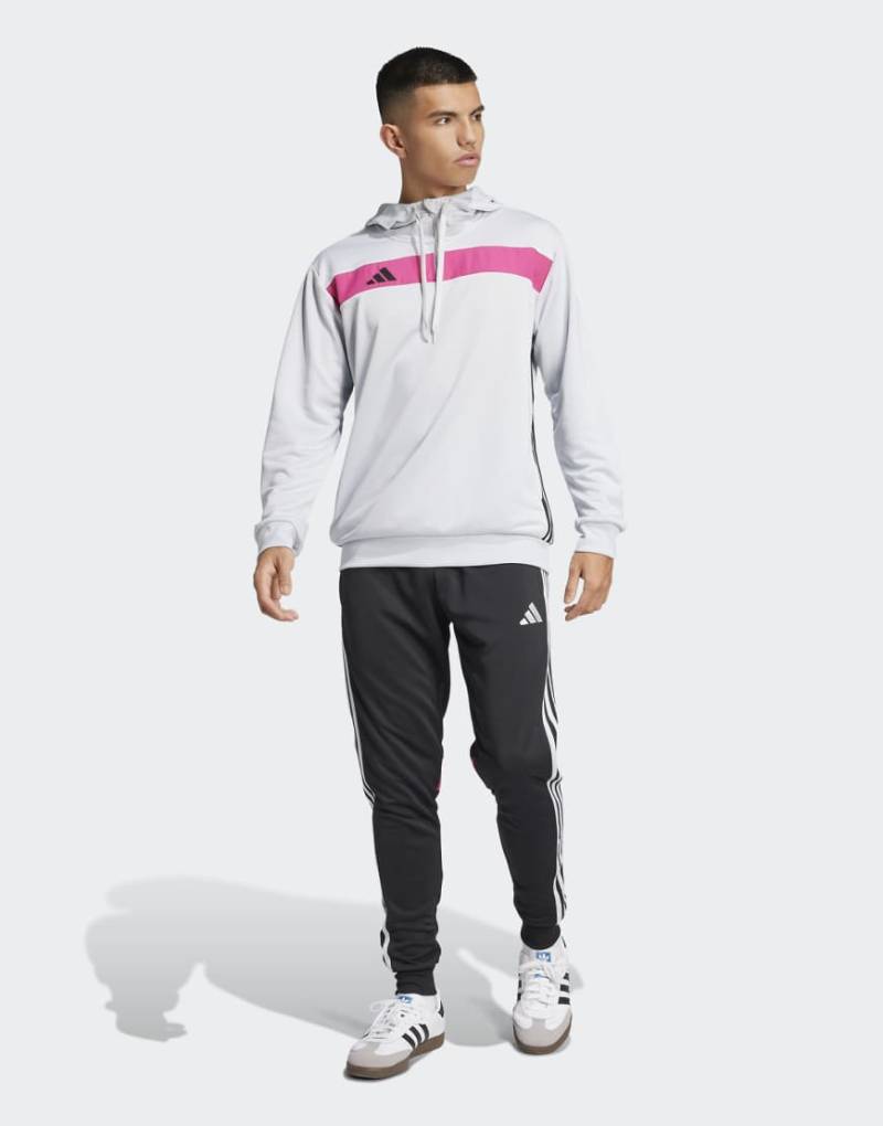 adidas Performance - Tiro 25 Essentials- Sweathose in Schwarz, Clear Grey und Real Mage von adidas performance