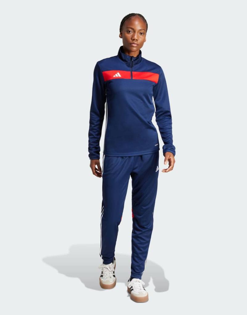 adidas Performance - Tiro 25 Essentials - Trainingsanzug in Team Navy / Rot-Blau von adidas performance