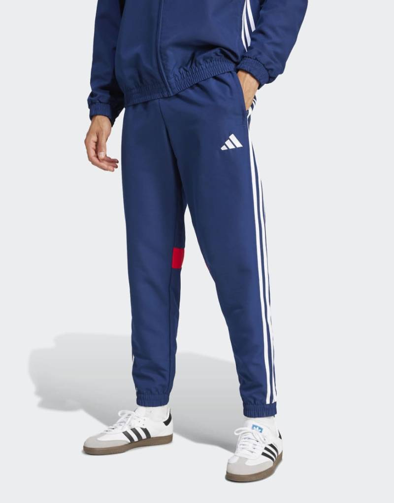 adidas Football - Tiro 25 Essentials - Trainingshose aus Webstoff in Team Navy und Rot-Blau von adidas performance