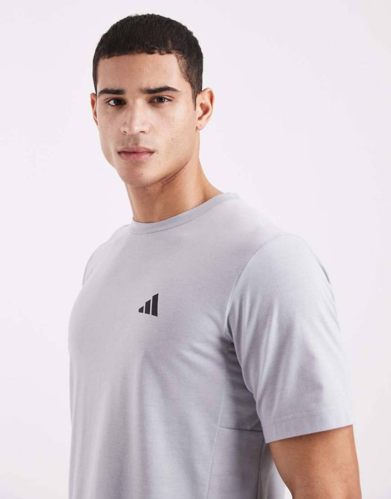 adidas Performance - Workout Essentials Feelready - Basic-T-Shirt in Halo Silver-Silber von adidas performance