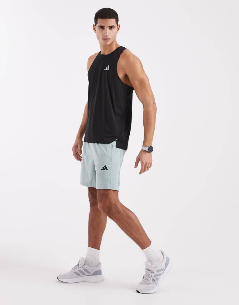 adidas Performance - Workout Essentials - Gewebte Basic-Shorts in Wonder Sage-Grün von adidas performance