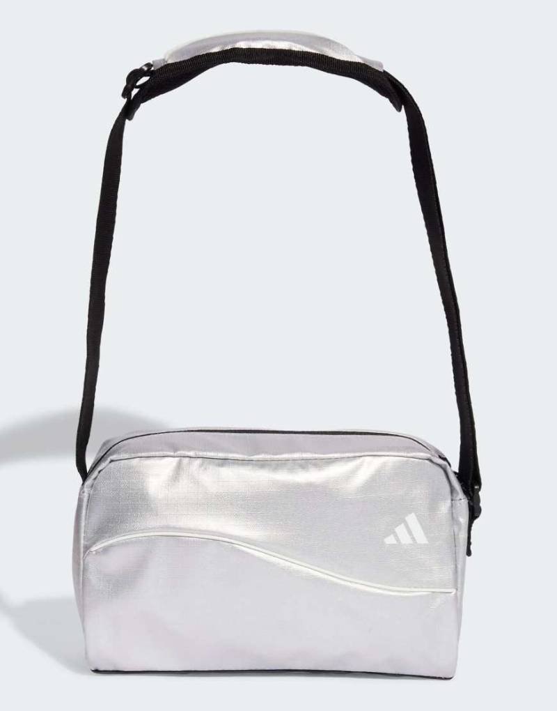 adidas Performance - adidas Glow - Kleine Reisetasche in Silber-Metallic/Weiß von adidas performance