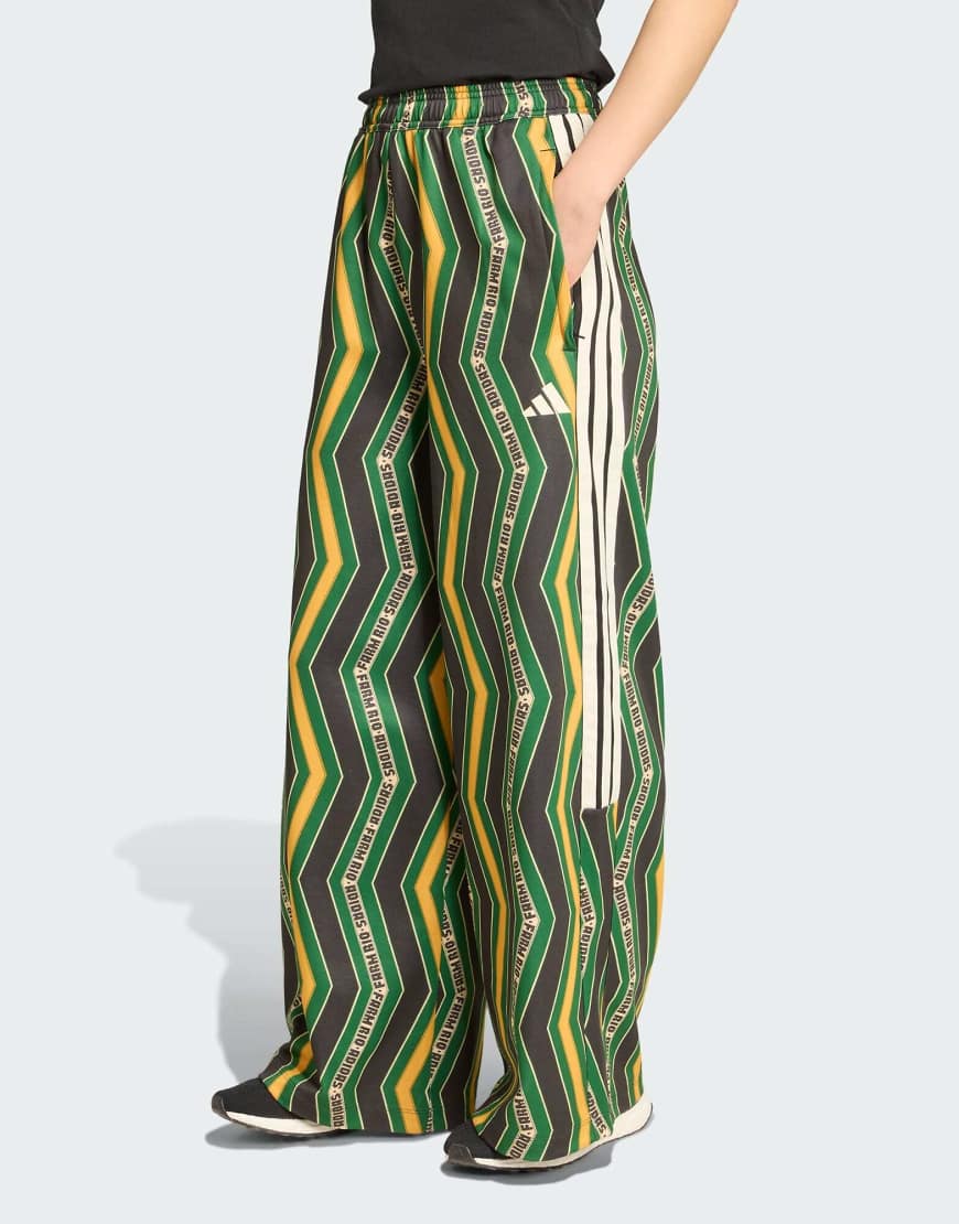 adidas Performance - adidas x FARM Tiro - Trainingshose in Schwarz/Amazon Green/Prelove von adidas performance