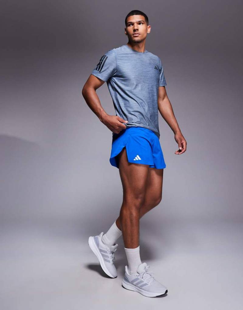 adidas Running - Adizero - Lauf-Shorts in Blau mit Schlitz adidas Running - Adizero - Lauf-Shorts in Blau mit Schlitz von adidas performance