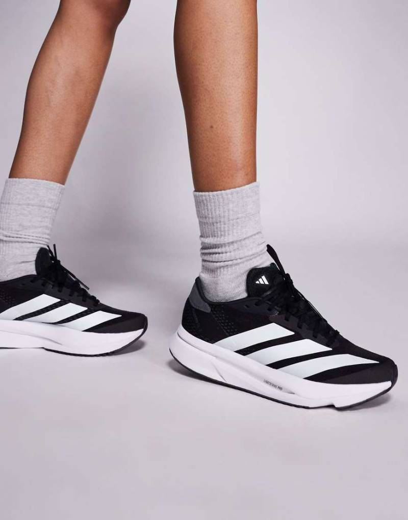 adidas Running - Adizero SL2 - Sneaker in Schwarz und Weiß von adidas performance