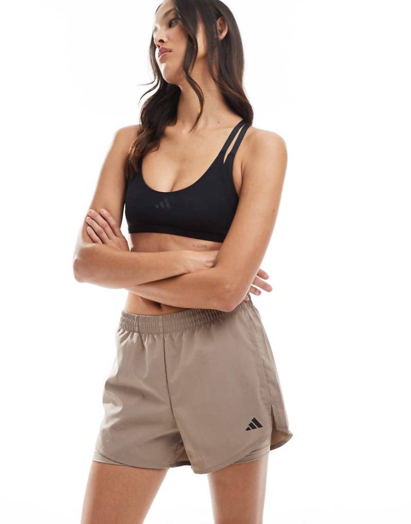 adidas Running - Aeroready Made For Training - Minimalistische Zwei-in-Eins-Shorts in Kreidebraun/Schwarz von adidas performance