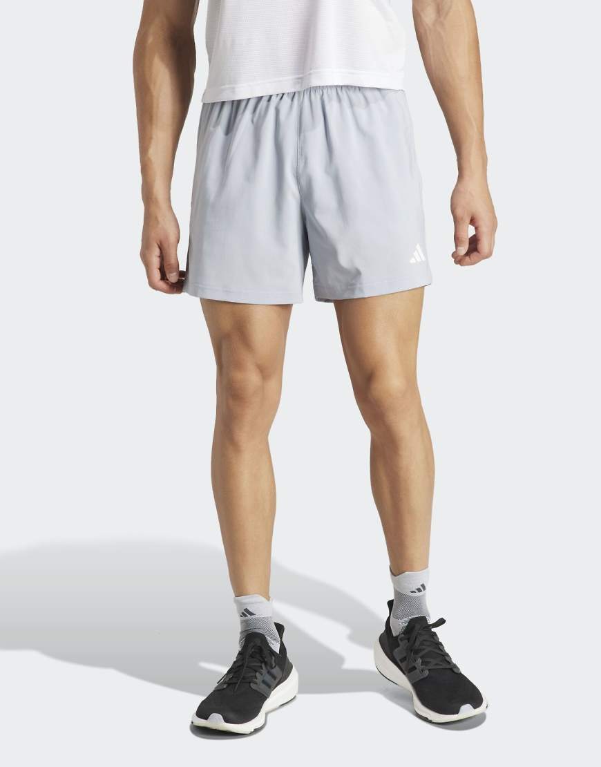 adidas Running - Own The Run - Shorts in Halo Silver-Silber von adidas performance