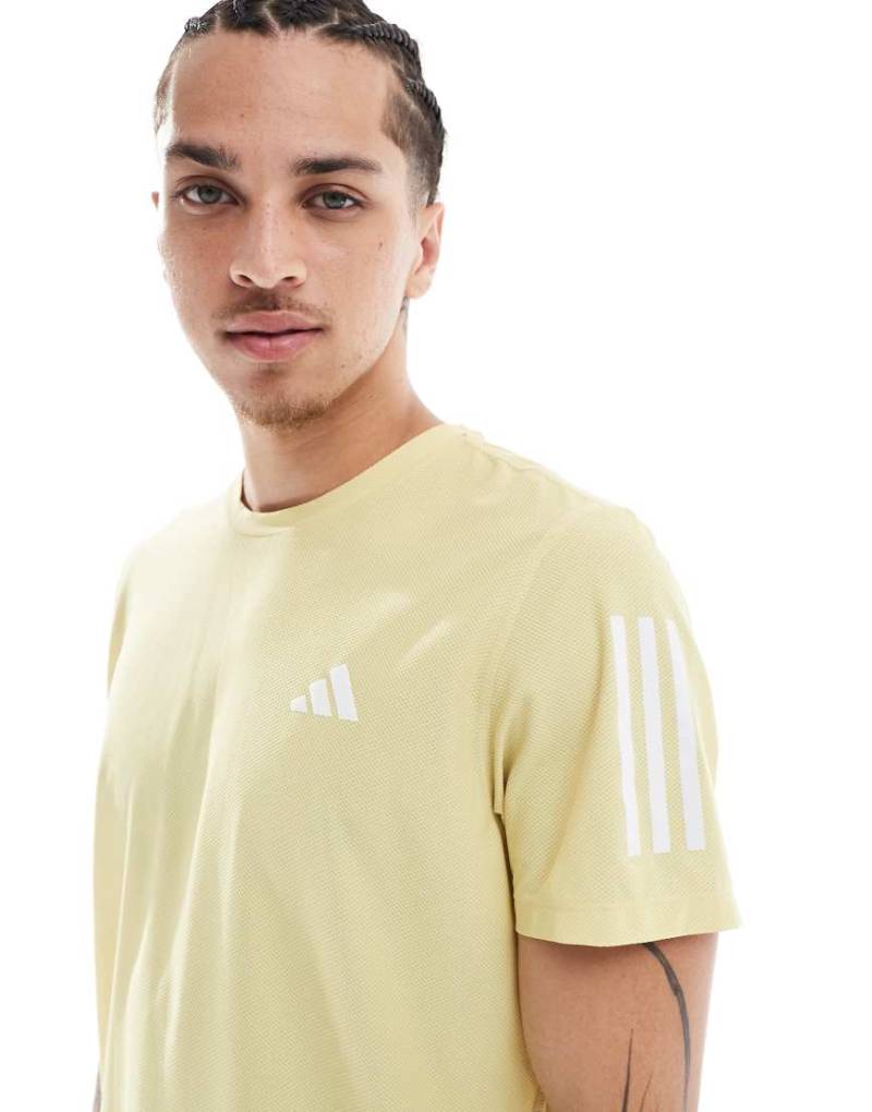 adidas Running - Own The Run - T-Shirt in Pudergelb von adidas performance