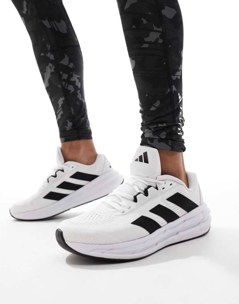 adidas Running - Questar 3 - Laufschuhe in Weiß von adidas performance