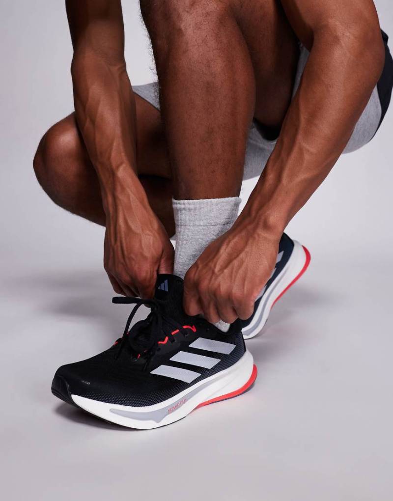 adidas Running - Supernova Rise 2 - Sneaker in Schwarz, Grau und Rot von adidas performance