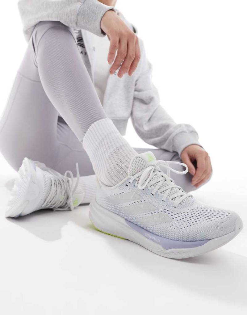 adidas Running -Supernova Stride 2 - Sneaker in Lilagrau und Limette von adidas performance