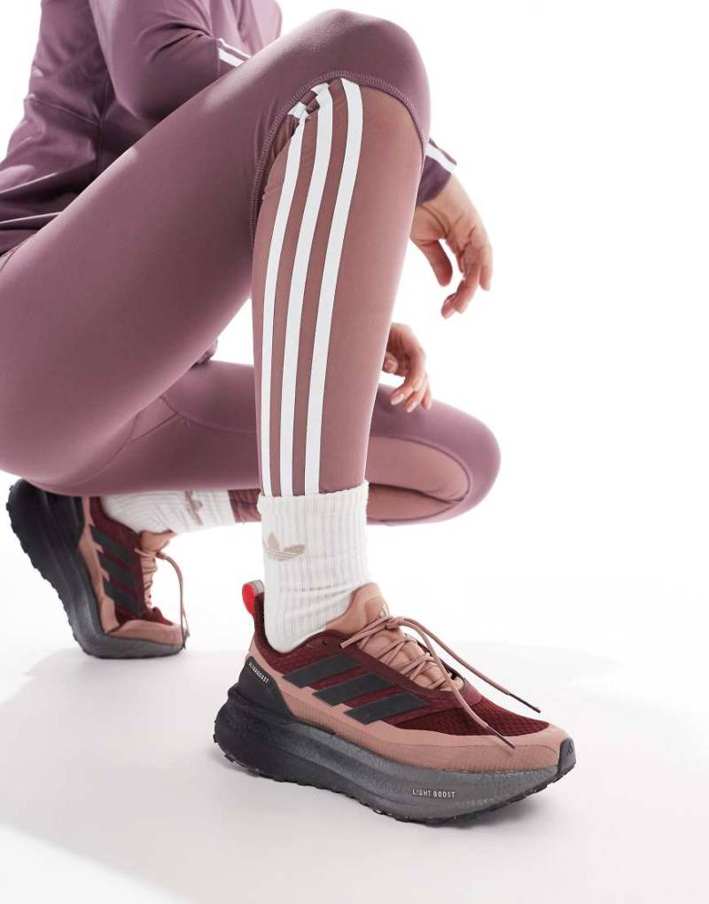 adidas Running - Ultraboost 5 Climawarm Trail - Sneaker in Burgunderrot und Schwarz-Neutral von adidas performance