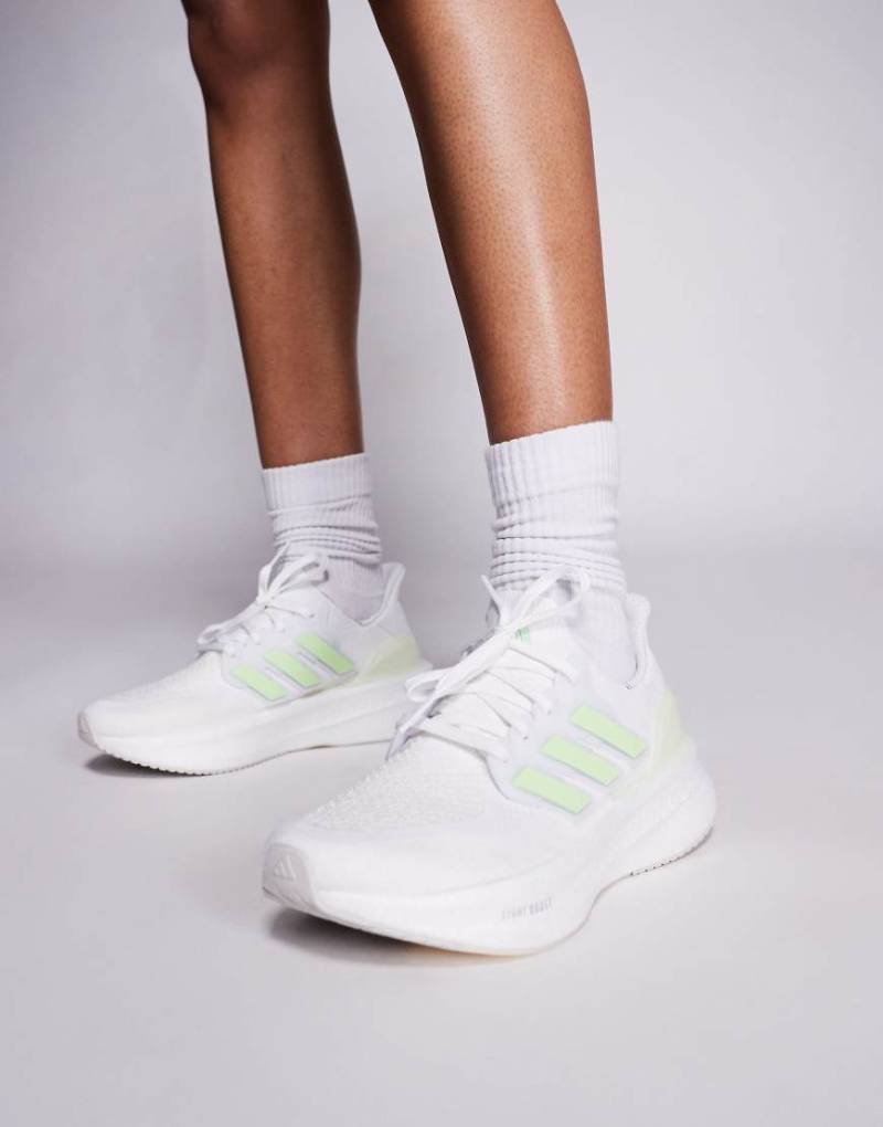 adidas Running - Ultraboost 5 - Laufschuhe in Weiß und Grün von adidas performance