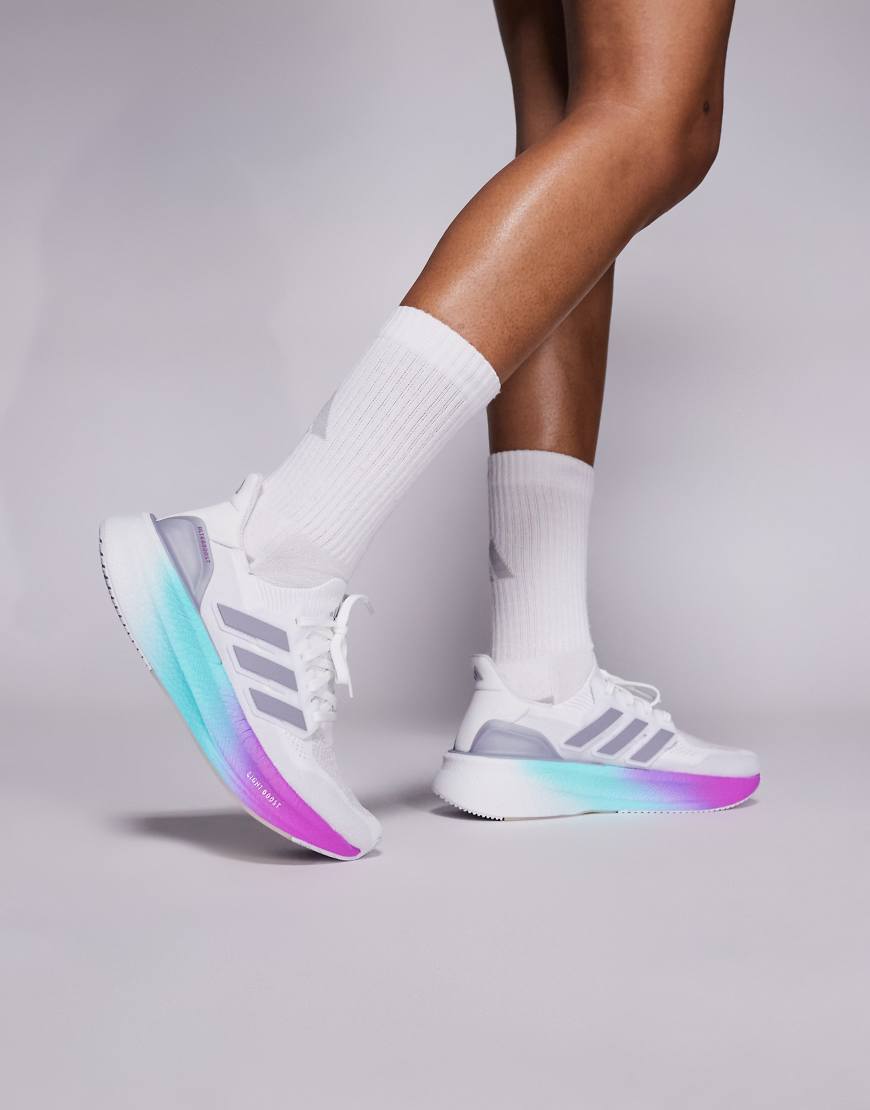 adidas Running - Ultraboost 5 Multirun - Laufsneaker in Silber mit lila-grünem Farbverlauf von adidas performance