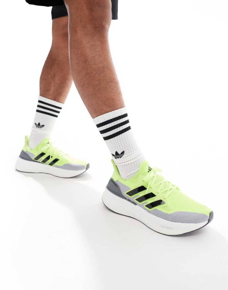 adidas - Running Ultraboost 5 - Sneaker in Grün und Weiß-Gelb von adidas performance