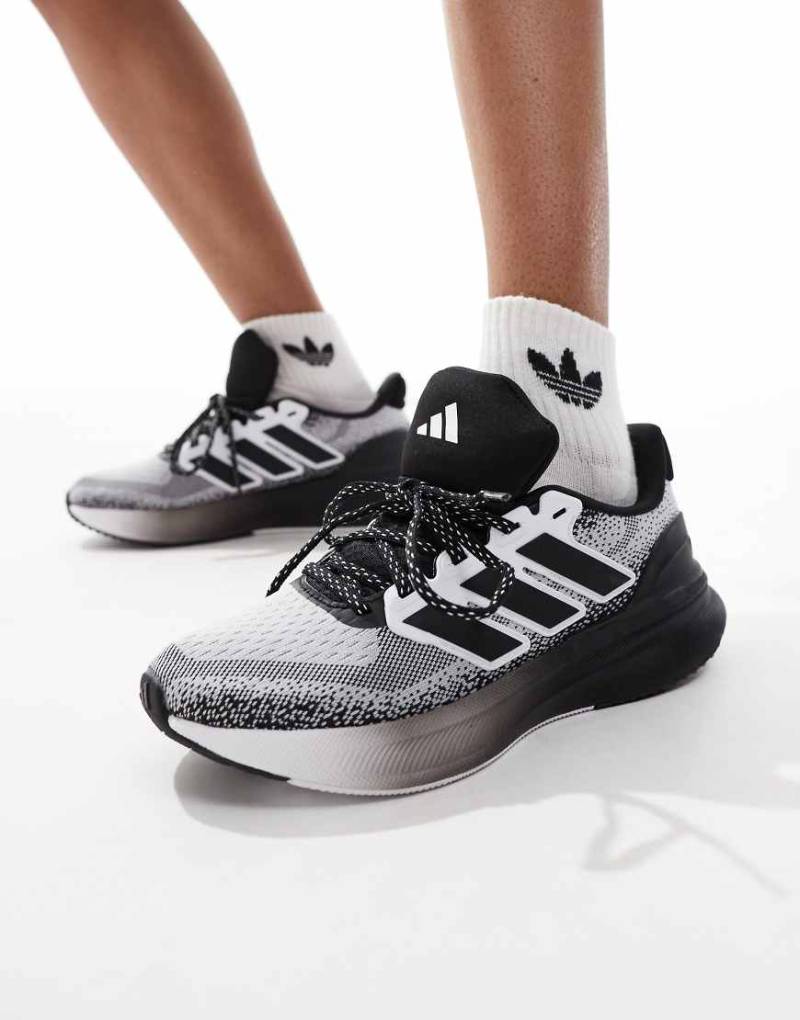 adidas Running - Ultrarun 5 - Sneaker in Weiß und Schwarz von adidas performance