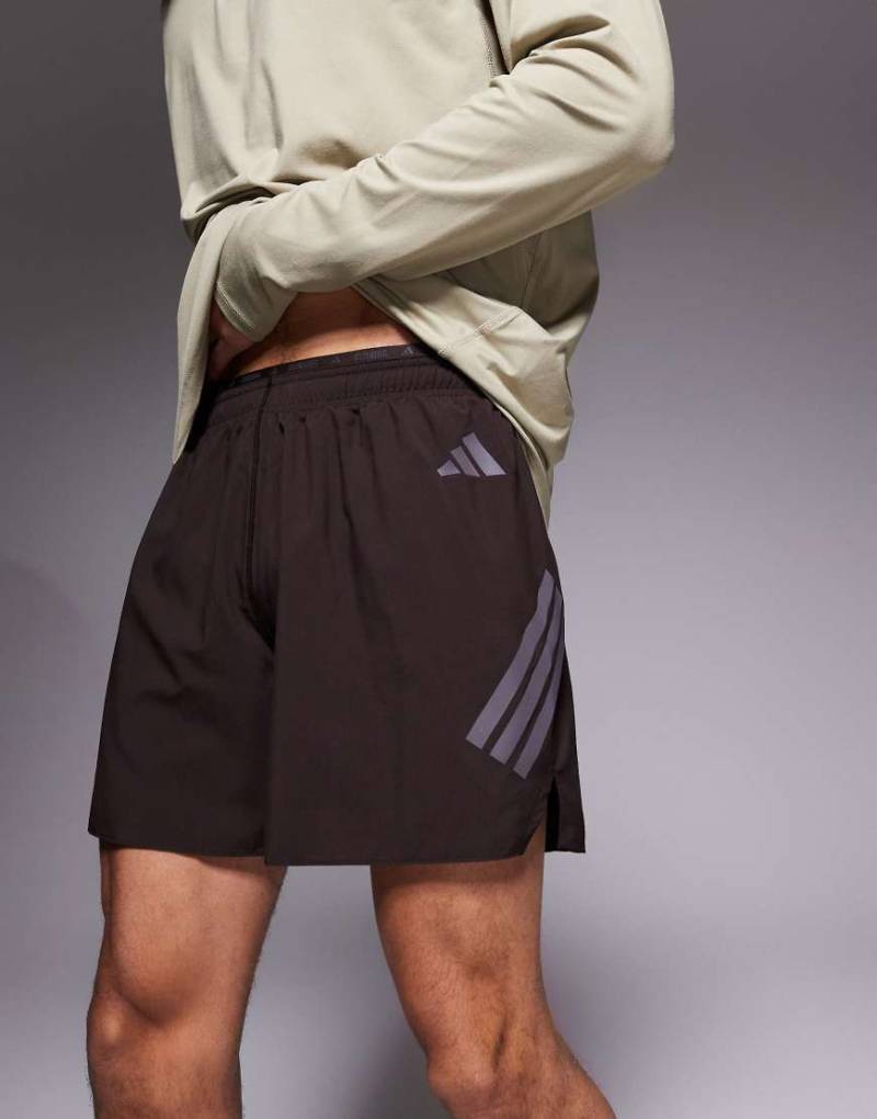adidas Running - adi365 - Shorts in Braun mit 3 reflektierenden Streifen-Brown von adidas performance