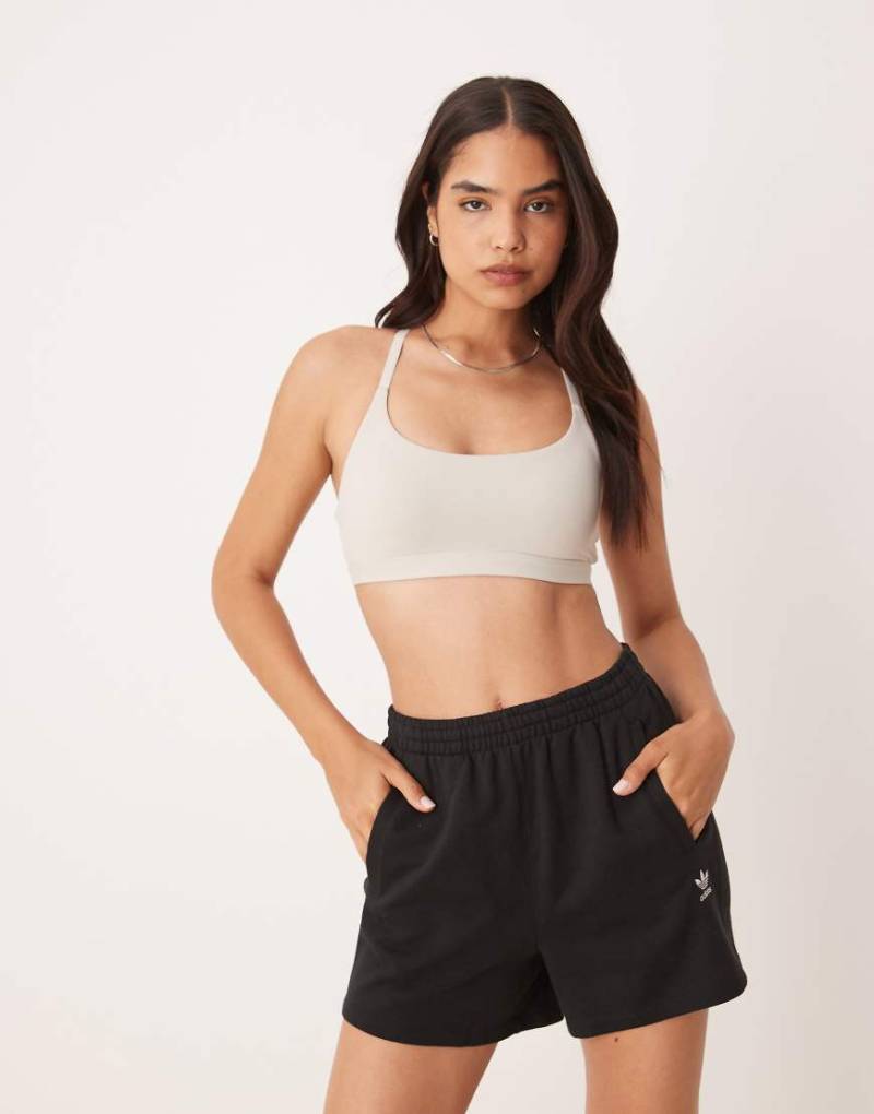 adidas Training - All Me - Sport-BH in Steinbeige mit leichter Stützfunktion-Weiß von adidas performance