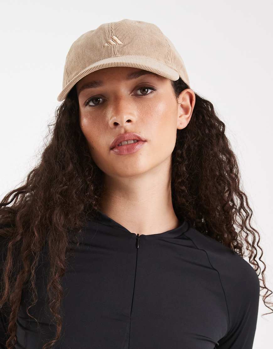 adidas Training - Baseballkappe aus Cord in Sand-Weiß von adidas performance