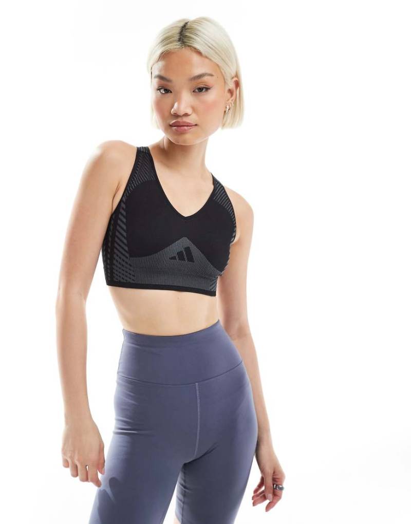 adidas Training - D44T - Sport-BH in Schwarz mit leichter Stützfunktion von adidas performance