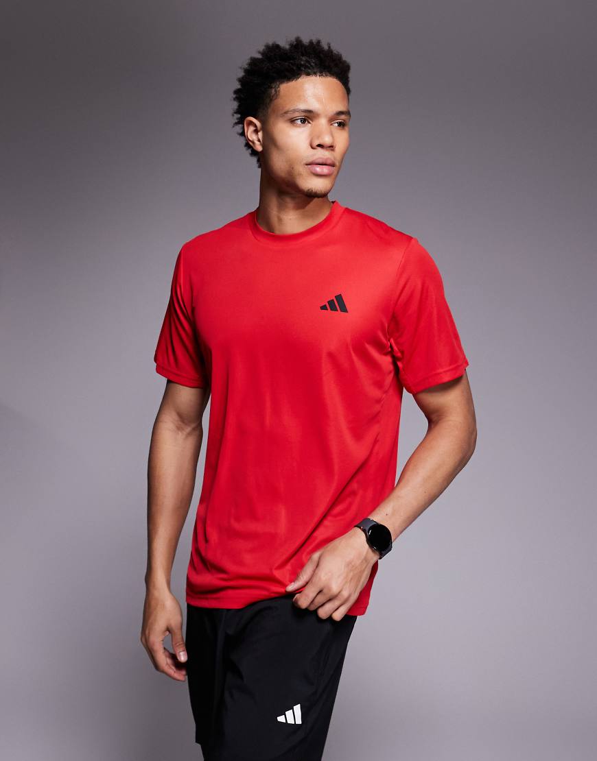 adidas Training - Essentials - Basic-T-Shirt in Rot-Weiß von adidas performance