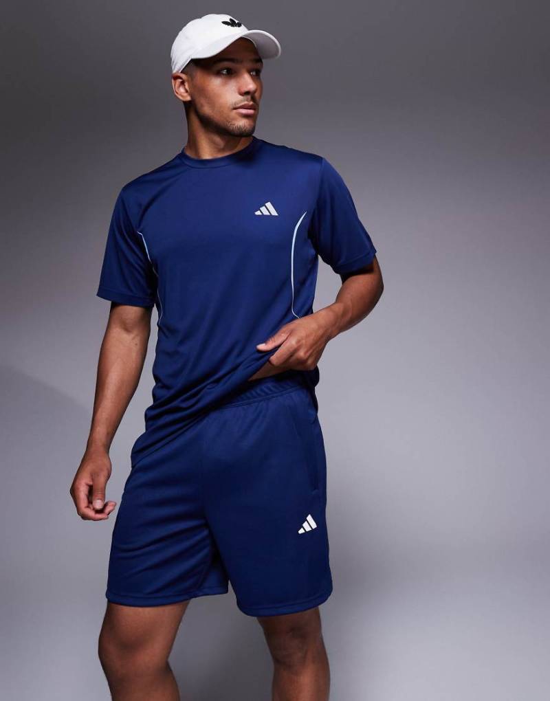 adidas Training - Essentials - Gewebte Shorts in Marineblau von adidas performance