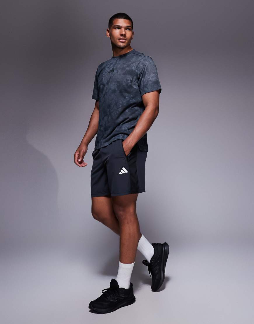 adidas Training - Essentials - Gewebte Shorts in schwarz meliert von adidas performance